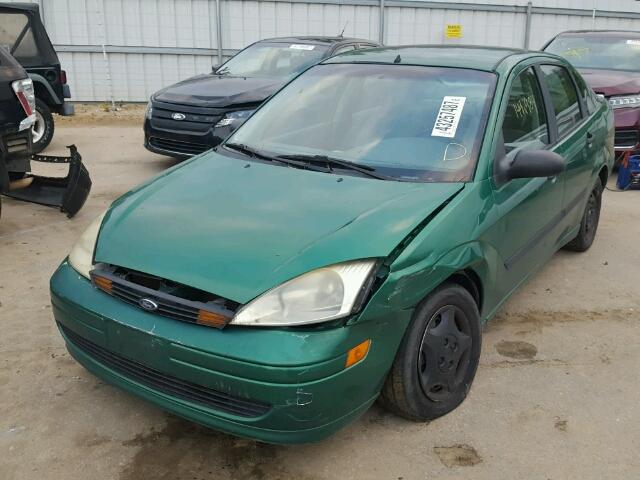 1FAFP33P52W143533 - 2002 FORD FOCUS GREEN photo 2