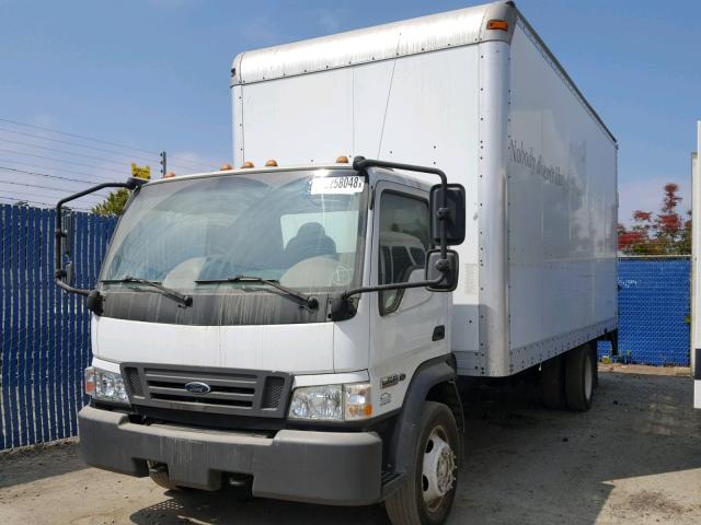 3FRML55Z18V087703 - 2008 FORD LOW CAB FO WHITE photo 2