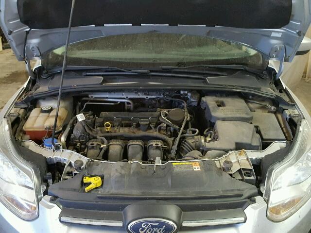 1FAHP3F28CL115947 - 2012 FORD FOCUS SILVER photo 7