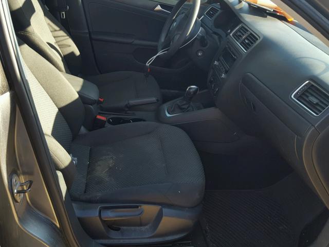 3VW2K7AJ0EM215477 - 2014 VOLKSWAGEN JETTA BASE GRAY photo 5