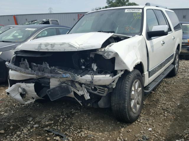 5L1FL27549LJ01493 - 2009 LINCOLN NAVIGATOR Weiß Foto 2