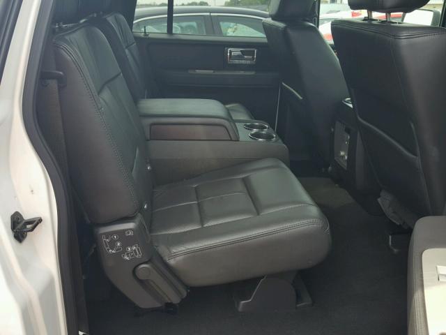 5L1FL27549LJ01493 - 2009 LINCOLN NAVIGATOR Weiß Foto 6