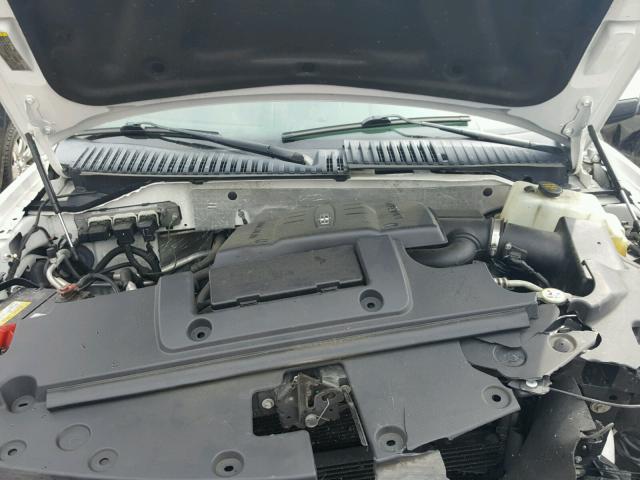 5L1FL27549LJ01493 - 2009 LINCOLN NAVIGATOR Weiß Foto 7