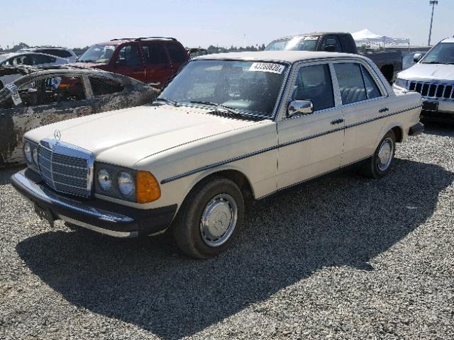 12312310048925 - 1978 MERCEDES-BENZ 240 D CREAM photo 2