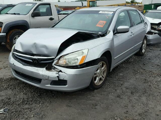 1HGCM567X7A004971 - 2007 HONDA ACCORD SILVER photo 2