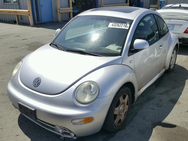 3VWCD21C3YM492602 - 2000 VOLKSWAGEN NEW BEETLE ვერცხლისფერი ფოტო 2