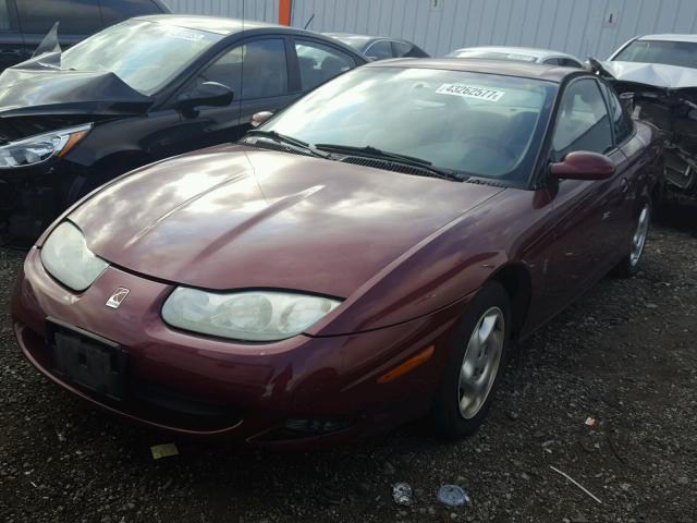 1G8ZY12752Z231856 - 2002 SATURN SC2 MAROON photo 2