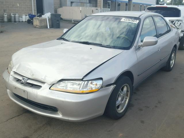 1HGCG5547XA068903 - 1999 HONDA ACCORD LX TAN photo 2