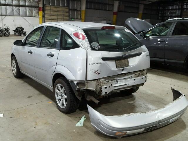 3FAFP37N85R125009 - 2005 FORD FOCUS ZX5 SILVER photo 3