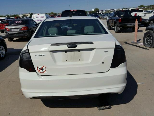 3FAHP0HA3CR400124 - 2012 FORD FUSION SE WHITE photo 9