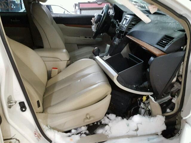 4S4BRBJC3D3275865 - 2013 SUBARU OUTBACK WHITE photo 5