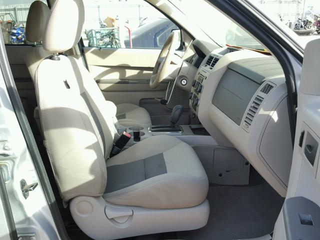 1FMCU03118KA56353 - 2008 FORD ESCAPE XLT SILVER photo 5