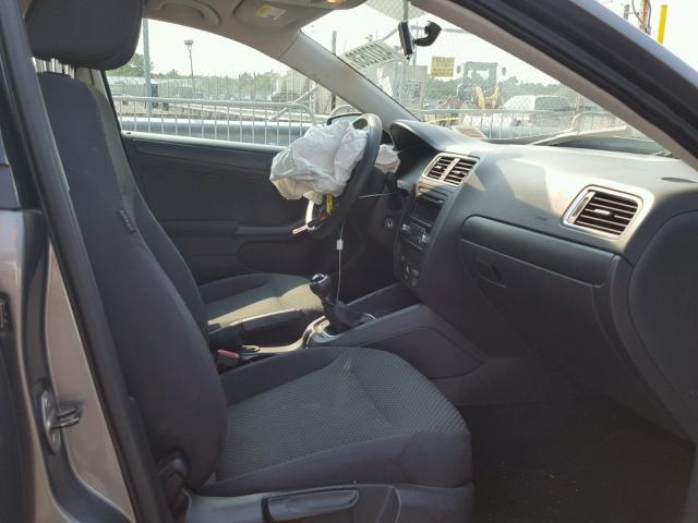 3VW1K7AJ2CM333989 - 2012 VOLKSWAGEN JETTA BASE 灰色 照片 5