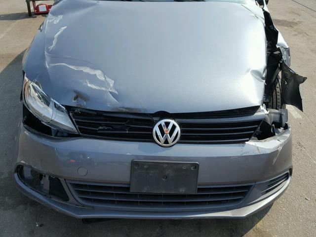 3VW1K7AJ2CM333989 - 2012 VOLKSWAGEN JETTA BASE 灰色 照片 7