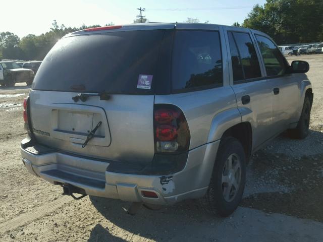 1GNDS13S942275107 - 2004 CHEVROLET TRAILBLAZE SILVER photo 4