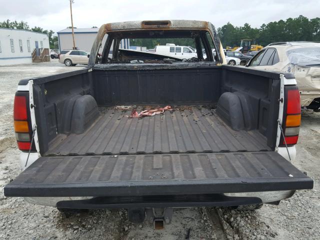 1GTHC23256F100474 - 2006 GMC SIERRA C25 WHITE photo 9