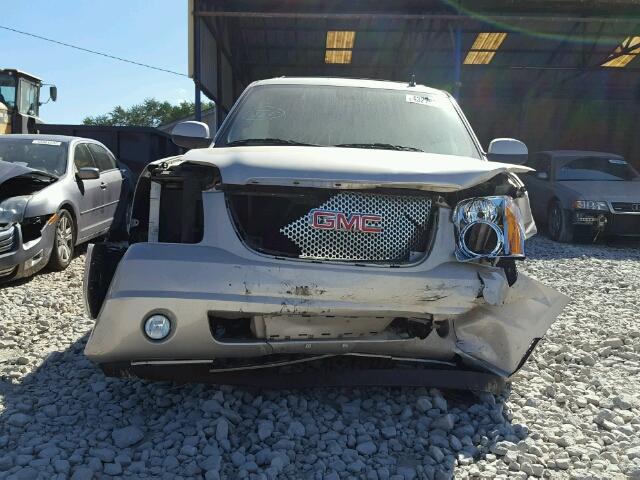 1GKEC33399R224448 - 2009 GMC YUKON SLT GOLD photo 9