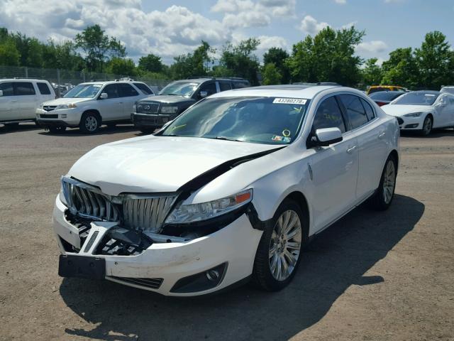 1LNHL9DR9AG604397 - 2010 LINCOLN MKS WHITE photo 2