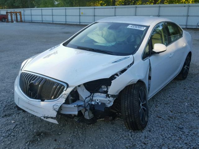 1G4PR5SK2H4116316 - 2017 BUICK VERANO SPO WHITE photo 2