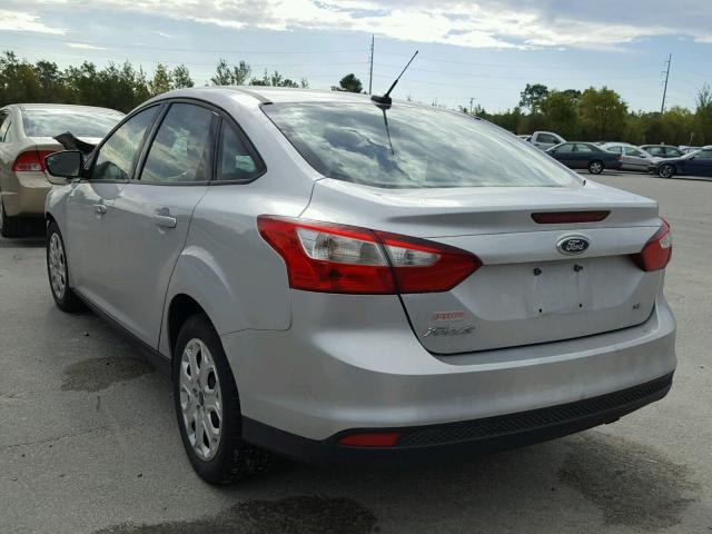 1FAHP3F2XCL204483 - 2012 FORD FOCUS SILVER photo 3