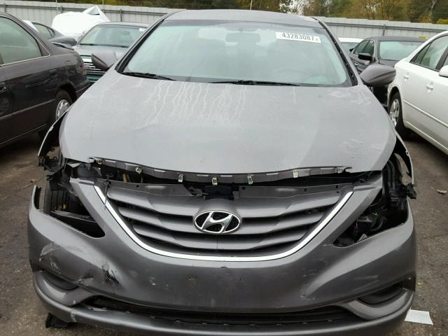 5NPEB4AC2BH053448 - 2011 HYUNDAI SONATA GRAY photo 9