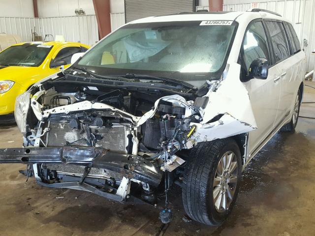 5TDDK3DC4BS025534 - 2011 TOYOTA SIENNA XLE WHITE photo 2