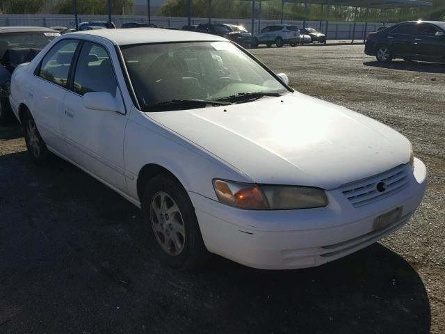 JT2BF28K7X0163126 - 1999 TOYOTA CAMRY LE WHITE photo 1