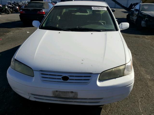 JT2BF28K7X0163126 - 1999 TOYOTA CAMRY LE WHITE photo 9