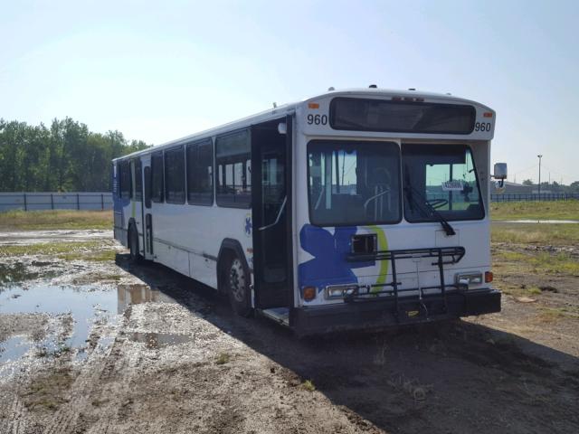 15GCD271X11111381 - 2001 GILLIG TRANSIT BU WHITE photo 1