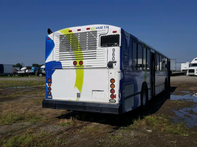 15GCD271X11111381 - 2001 GILLIG TRANSIT BU WHITE photo 4