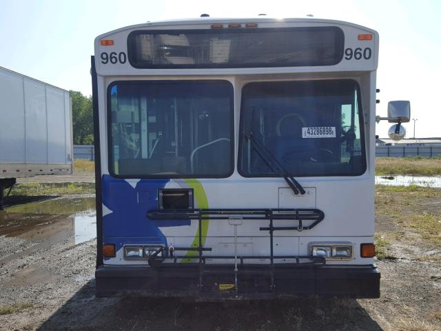 15GCD271X11111381 - 2001 GILLIG TRANSIT BU WHITE photo 9