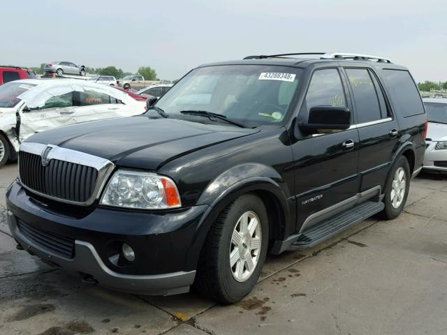 5LMFU28R33LJ24580 - 2003 LINCOLN NAVIGATOR BLACK photo 2