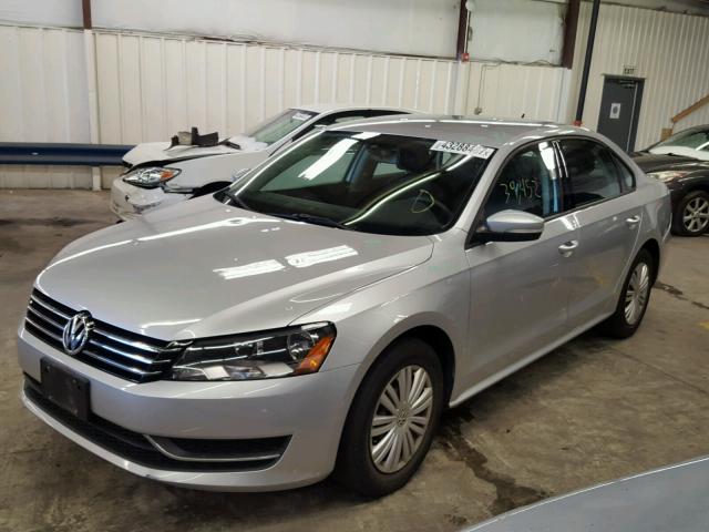 1VWAS7A30EC121193 - 2014 VOLKSWAGEN PASSAT SILVER photo 2