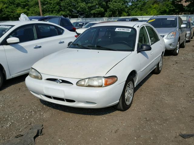 3FAFP13P41R161138 - 2001 FORD ESCORT WHITE photo 2