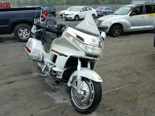 1HFSC2235XA100950 - 1999 HONDA GL1500 SE1 WHITE photo 1