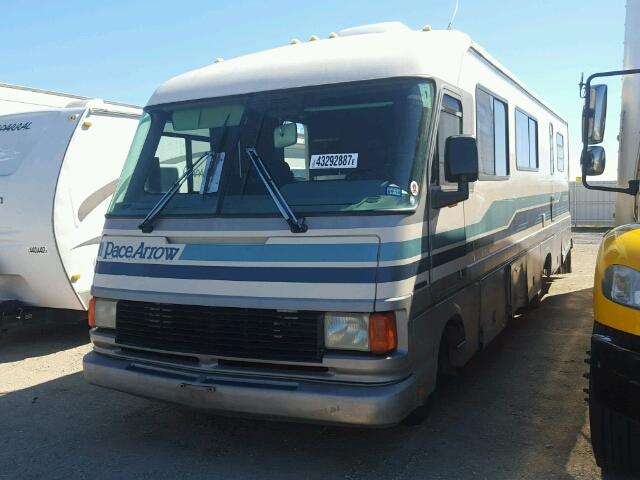 1GBKP37N2P3305620 - 1993 CHEVROLET P30 BEIGE photo 2