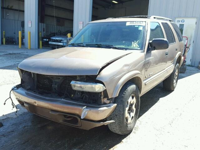 1GNDT13X74K158974 - 2004 CHEVROLET BLAZER BROWN photo 2