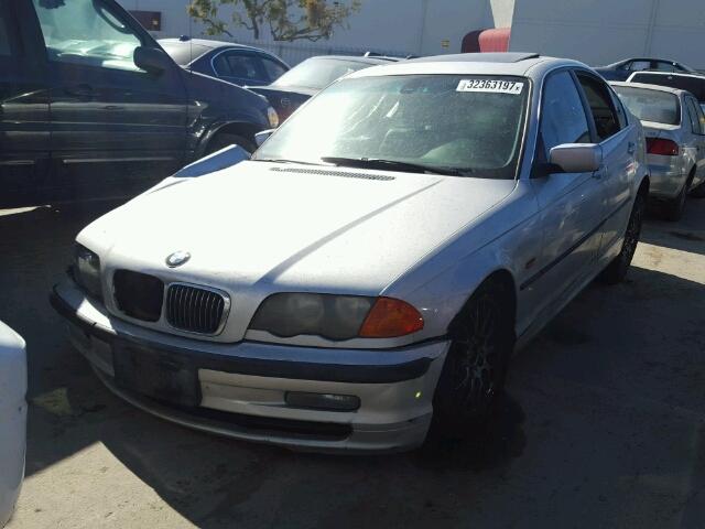 WBAAM5349YFR21062 - 2000 BMW 328 I SILVER photo 2