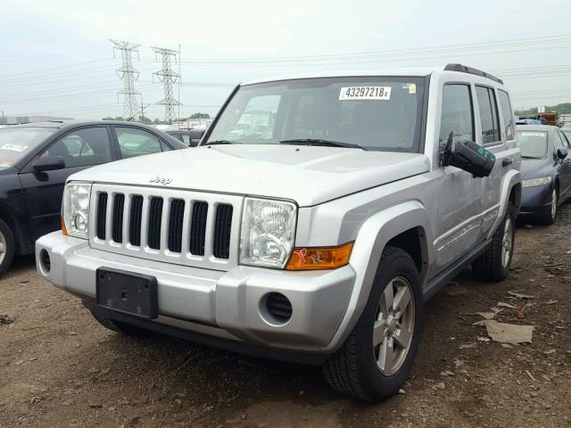1J8HG48K16C293175 - 2006 JEEP COMMANDER SILVER photo 2