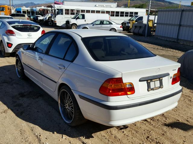 WBAEV33452KL69268 - 2002 BMW 325 WHITE photo 3