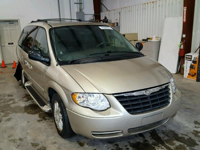 2C4GP54L35R331633 - 2005 CHRYSLER TOWN & COU GOLD photo 1