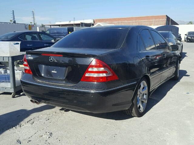 WDBRF52H47F918359 - 2007 MERCEDES-BENZ C BLACK photo 4