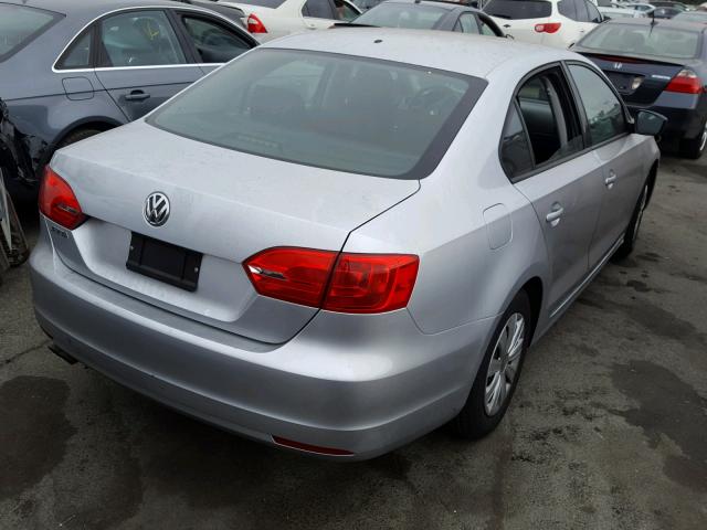 3VW2K7AJ4EM234405 - 2014 VOLKSWAGEN JETTA BASE Արծաթագույն լուսանկար 4