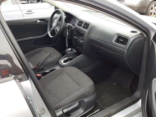 3VW2K7AJ4EM234405 - 2014 VOLKSWAGEN JETTA BASE Արծաթագույն լուսանկար 5