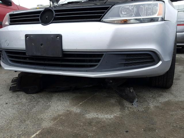 3VW2K7AJ4EM234405 - 2014 VOLKSWAGEN JETTA BASE Արծաթագույն լուսանկար 9