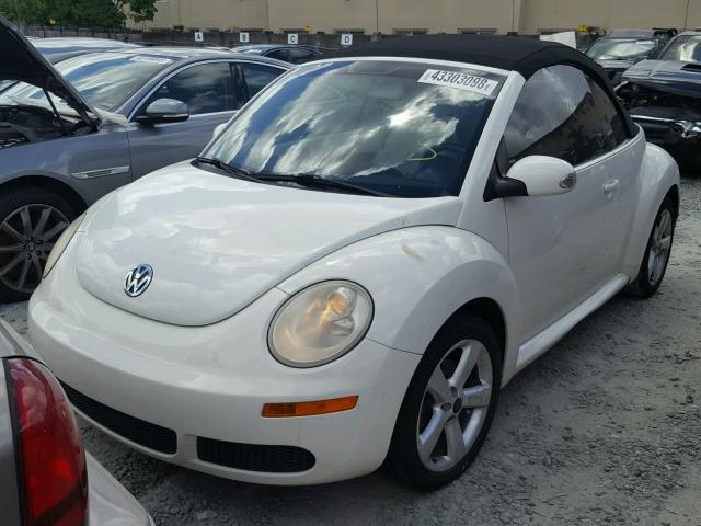 3VWFF31Y67M413494 - 2007 VOLKSWAGEN NEW BEETLE თეთრი ფოტო 2