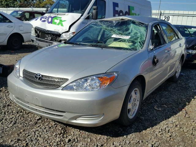 4T1BF30K22U002219 - 2002 TOYOTA CAMRY LE SILVER photo 2