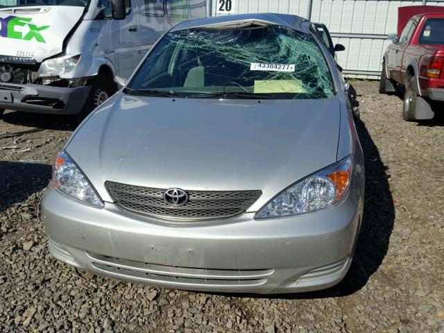 4T1BF30K22U002219 - 2002 TOYOTA CAMRY LE SILVER photo 9