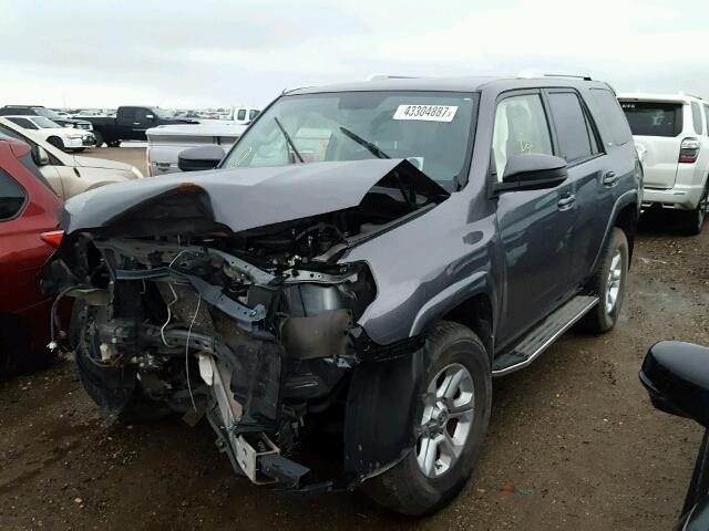 JTEBU5JR2F5251634 - 2015 TOYOTA 4RUNNER GRAY photo 2