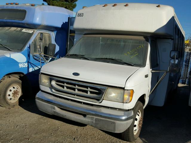 1FDWE45F91HB55614 - 2001 FORD ECONOLINE WHITE photo 2